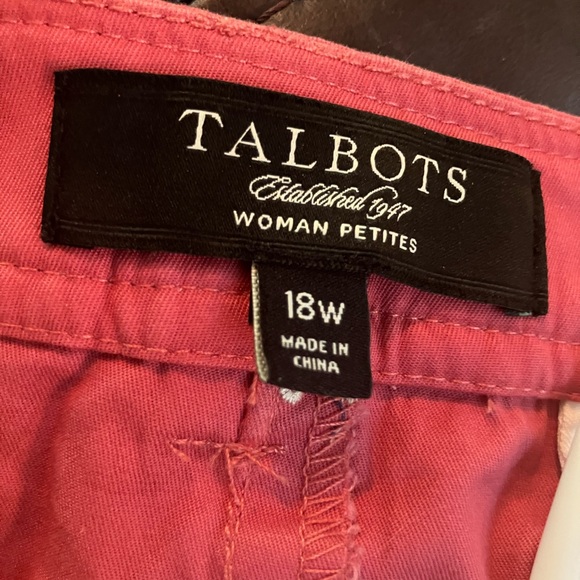 Talbots coral pink seahorse skirt
Size 18
Perfect condition - Picture 4 of 5